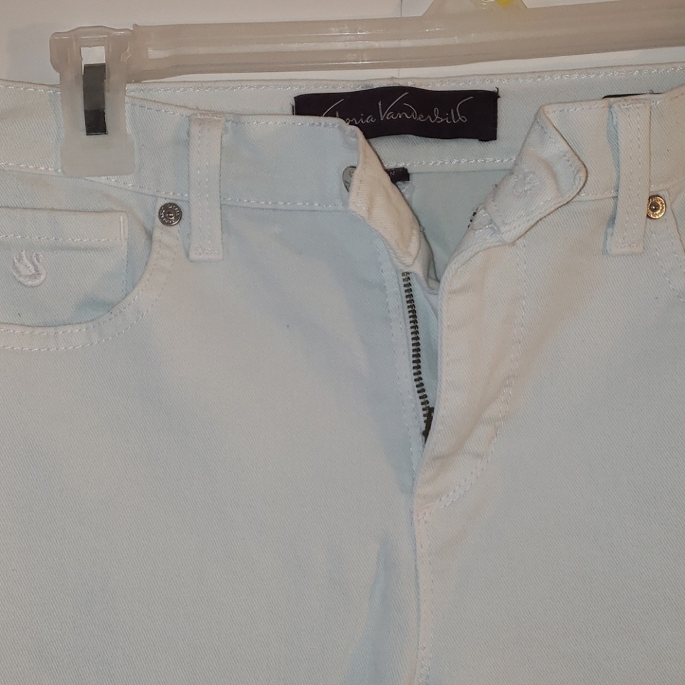 Jeans - Picture 2 of 4